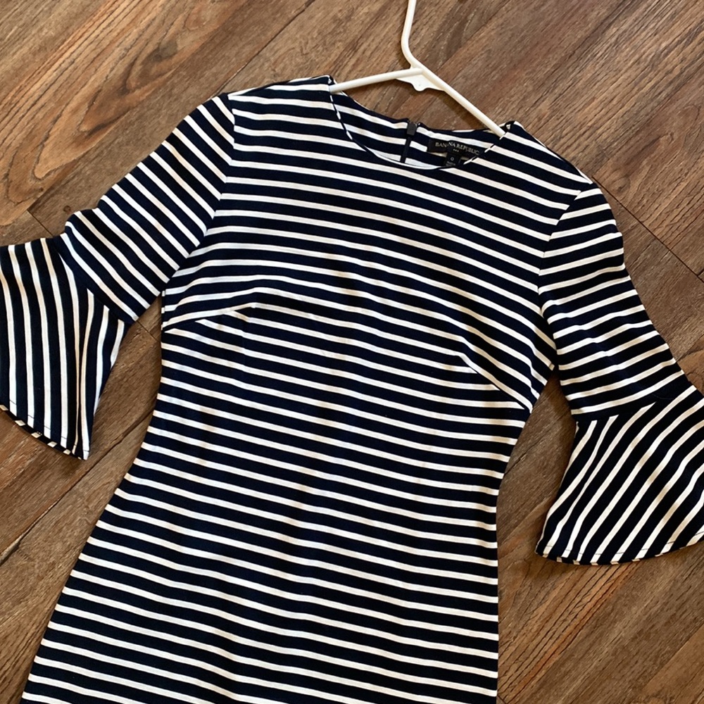 Banana Republic Navy Striped Dress 3/4 Flare Sleeve Excellent Condition - Picture 3 of 6